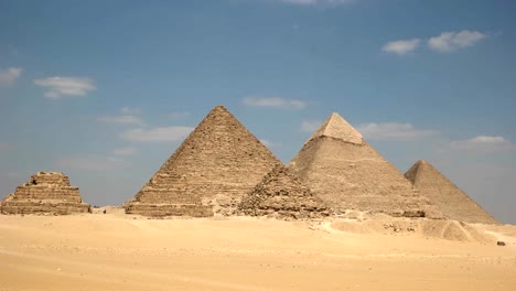 Topf-mit-den-Pyramiden-von-Gizeh-bei-Kairo,-Ägypten