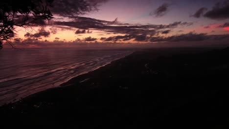 großen-Sonnenuntergang-am-Parangtritis-Strand,-Yogyakarta,-Indonesien