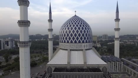 Sultan-Salahuddin-Abdul-Aziz-Mosque.