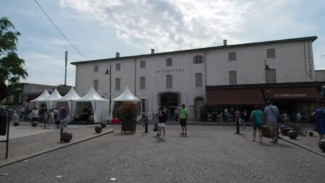 Hotel-Dongier-Kunstgegenstände-in-l-\'-Isle-Sur-La-Sorgue-in-4k