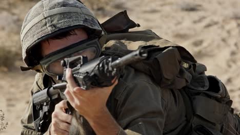 Israeli-soldier-running-and-taking-cover-during-combat