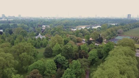 Flying-above-the-Hyde-park-in-London