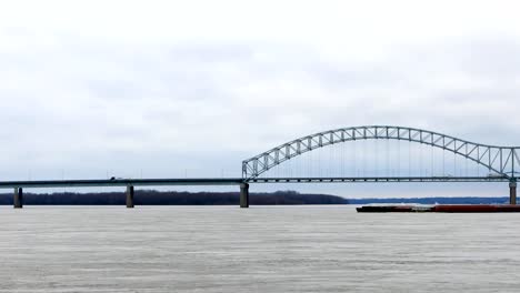 Timelapse-of-River-barges-on-Mississippi-River-at-Memphis,-Tennessee