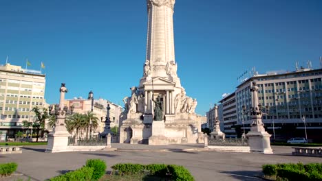 El-Marquess-de-Pombal-en-un-día-soleado,-que-es-un-importante-la-rotonda,-en-el-centro-de-Lisboa-toma-acelerada-hyperlapse