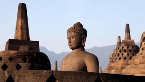 Estatua-de-Buda-en-templo-de-Borobudur