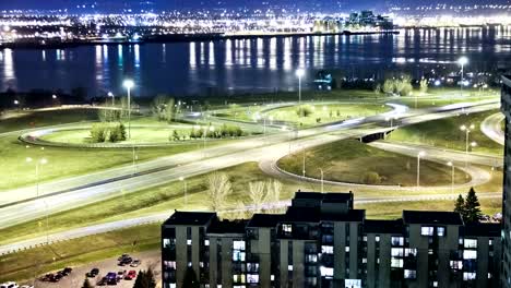 Salida-de-la-autopista-por-la-noche,-lapso-de-tiempo-de