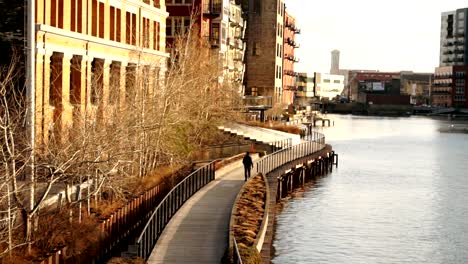 Milwaukee-River-Walk-Menomonee-río-en-el-centro-de-la-ciudad