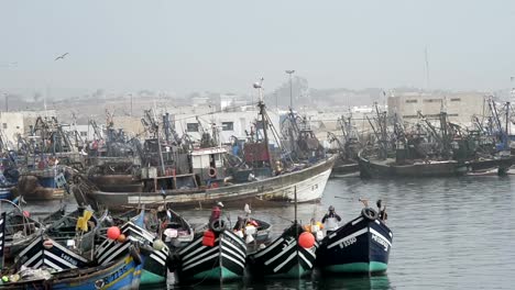 Barcos-de-pesca-en-el-puerto-de-Agadir