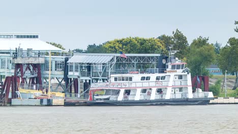 New-Orleans-Canal-Street/Argel-Ferry