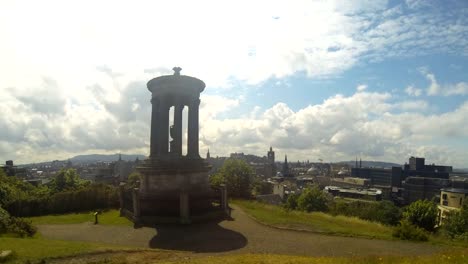 Calton-Hill-lapso-de-tiempo-con-castillo