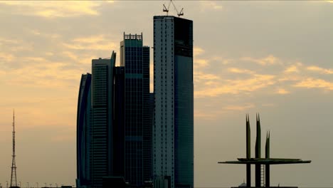 sunny-rascacielos-de-abu-dhabi,-time-lapse