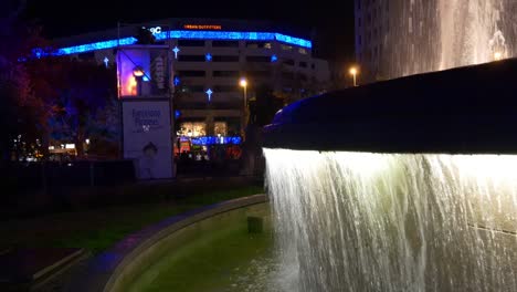 barcelona-city-bei-Nacht-center-Brunnen-Nahaufnahme-4-k-Spanien