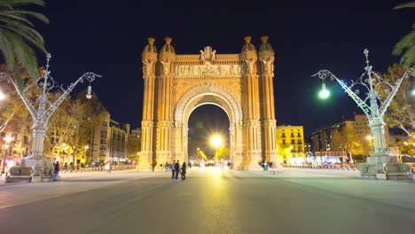 Barcelona-luz-de-noche-a-placa-de-arco-del-triunfo-4-K-lapso-de-tiempo-de-España