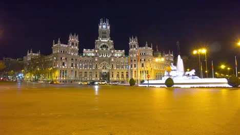 Nachtlicht-Madrid-Placa-de-La-Cibeles-Bereitstellen-Büro-Verkehr-Kreis-4-k-Zeitraffer-Spanien