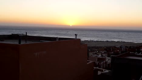 Mar-al-atardecer-con-Marruecos