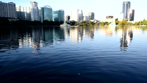 Orlando,-frente-al-lago-Eola