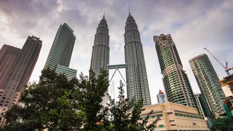 día-de-Malasia-kuala-lumpur-petronas-twin-panorama-de-Torres-KLCC-centro-comercial-4k-lapso-de-tiempo