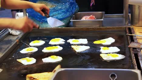 Korean-street-food,-egg-bread-or-Gyeran-Bbang-at-Myeongdong-street-in-Seoul,-South-Korea