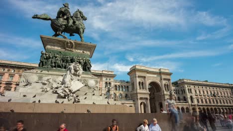 Italien-Sommer-Tag-Denkmal-Galleria-Vittorio-Emanuele-quadratisch-Panorama-4-k-Zeit-hinfällig,-Mailand