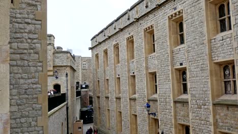 The-ancient-Tower-of-London-with-lots-of-tourists