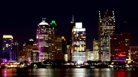 Zeitraffer-der-Skyline-von-Detroit,-Michigan-von-Tag-zu-Nacht