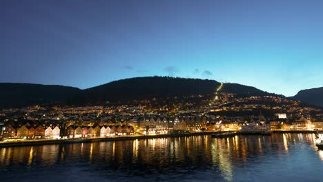 BERGEN,-Norwegen:-Bergen-Morgen-Stadtpanorama.