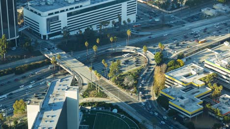 Centro-de-Los-Ángeles-autopista-sin-peaje-de-Timelapse-de-día-en-la-azotea