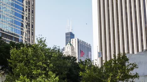 Lapso-de-tiempo-de-Chicago-Sears-Willis-Tower-banderas