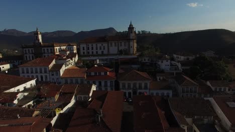 Aérea-de-la-ciudad-de-Ouro-Preto-en-Minas-Gerais,-Brasil