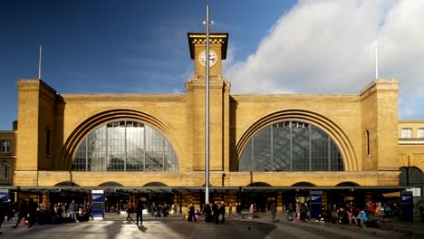 Bahnhof-King\'s-Cross-Außenansicht,-London.