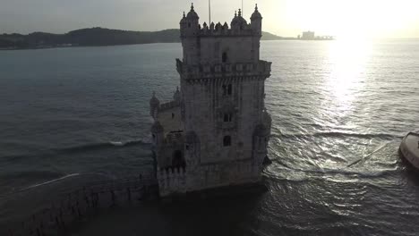 Vista-aérea-de-la-torre-de-Belem,-Lisboa,-Portugal