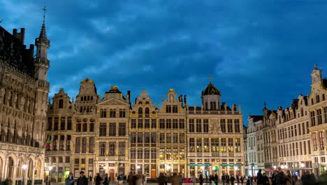 Brussels-city-skyline-night-timelapse-at-Grand-Place,-Brussels,-Belgium-4K-Time-lapse