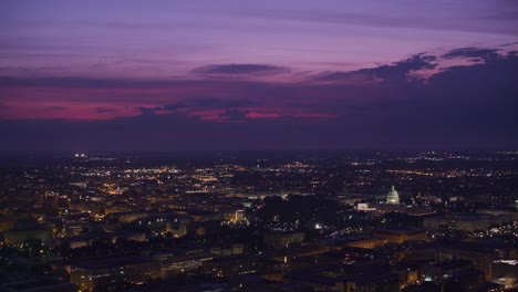 Vista-amplia-aérea-de-la-ciudad-y-el-Capitolio-al-amanecer.