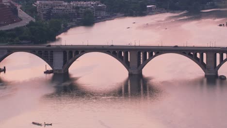 Luftaufnahme-des-Potomac-River-bei-Sonnenuntergang.