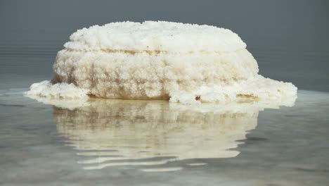 Tracking-shot-of-salt-deposits-on-the-banks-of-the-Dead-Sea-in-israel