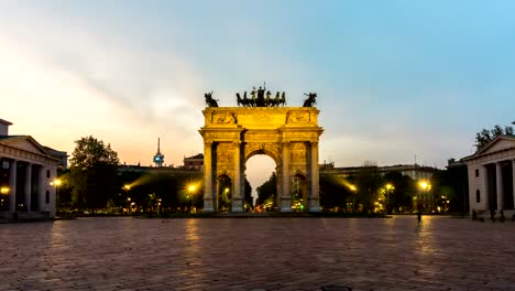 Lapso-de-tiempo-de-Arco-della-Pace-en-Milán,-Italia