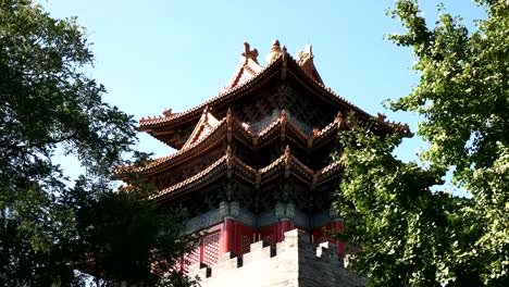 tiro-de-ángulo-bajo-de-una-torre-en-la-ciudad-prohibida-de-beijing