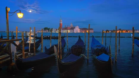 Gondolas-in-lagoon-of-Venice,-Italy