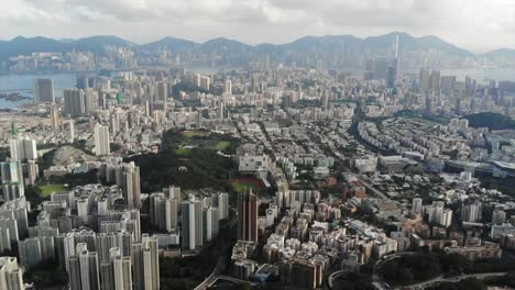 Löwe-Rock-in-Hongkong-mit-dem-Stadt-Hintergrund