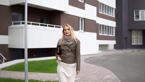 beautiful-blonde-girl-walking-in-the-park