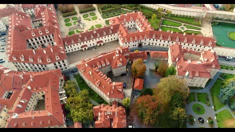 Panorama-von-Prag,-Antenne-der-Stadt,-Blick-von-oben-auf-das-Stadtbild-von-Prag,-Flug-über-die-Stadt,-Bereich-Altstadt,-Prager-Burg-und-Vltava-(Moldau),-Tschechische-Republik,-Prag