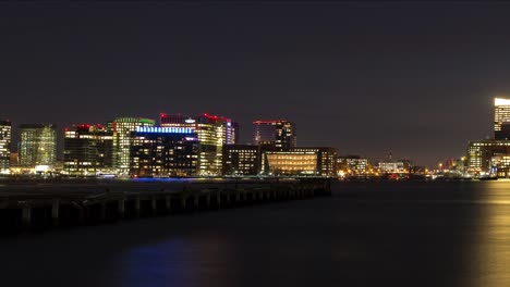 Panning-Panorama-der-Innenstadt-von-Boston-in-der-Nacht