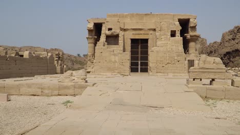 Interieur-von-Dendera-Tempel-oder-Tempel-der-Hathor.-Ägypten.-Dendera,-Denderah,-ist-eine-kleine-Stadt-in-Ägypten.-Dendera-Tempel-Komplex,-eine-der-besterhaltenen-Tempelanlagen-aus-alten-Oberägypten.