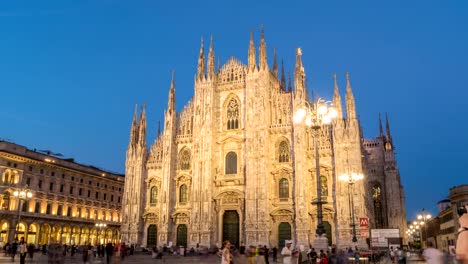 Lapso-de-tiempo-de-Milán-Italia-4K,-día-de-skyline-de-la-ciudad-para-timelapse-noche-en-Catedral-de-Milano