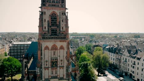 Vista-aérea-drone.-Alemania-Dusseldorf-Iglesia-San-Pedro.-Panorama-de-dusseldorf