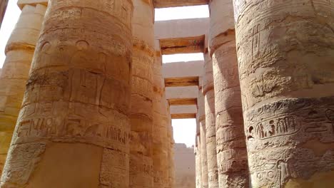 Ruinen-der-schönen-antiken-Tempel-von-Karnak-in-Luxor