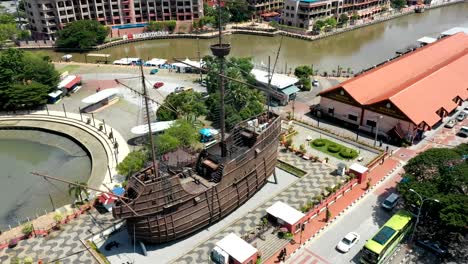 Luftaufnahme-von-Malacca-Stadtbild-mit-der-Royal-Malaysian-Navy-Museum-tagsüber