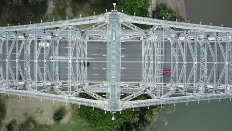 Traffic-jam-in-a-bridge---Aerial-shot-Perpendicular-angle