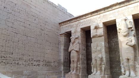 Beautiful-ancient-Temple-of-Medina-Habu.-Egypt,-Luxor.