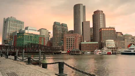 Die-Skyline-der-Stadt-Boston-bei-Sunrise-Massachusetts-USA